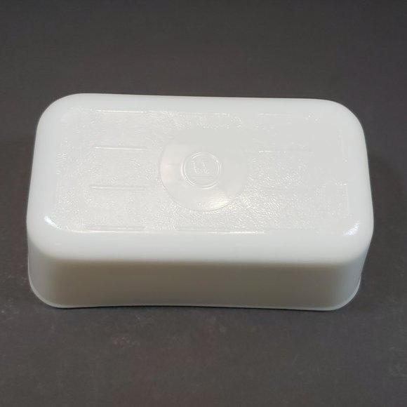 Westinghouse White Lidded Refrigerator Dish Food Storage Dish with Domed Lid - Picture 7 of 11